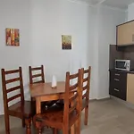 Downtown בית הארחה